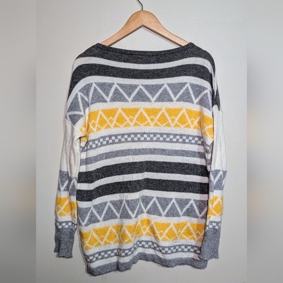 Gray and Yellow Patterned Sweater E2 clothing Medium - Picture 6 of 6
